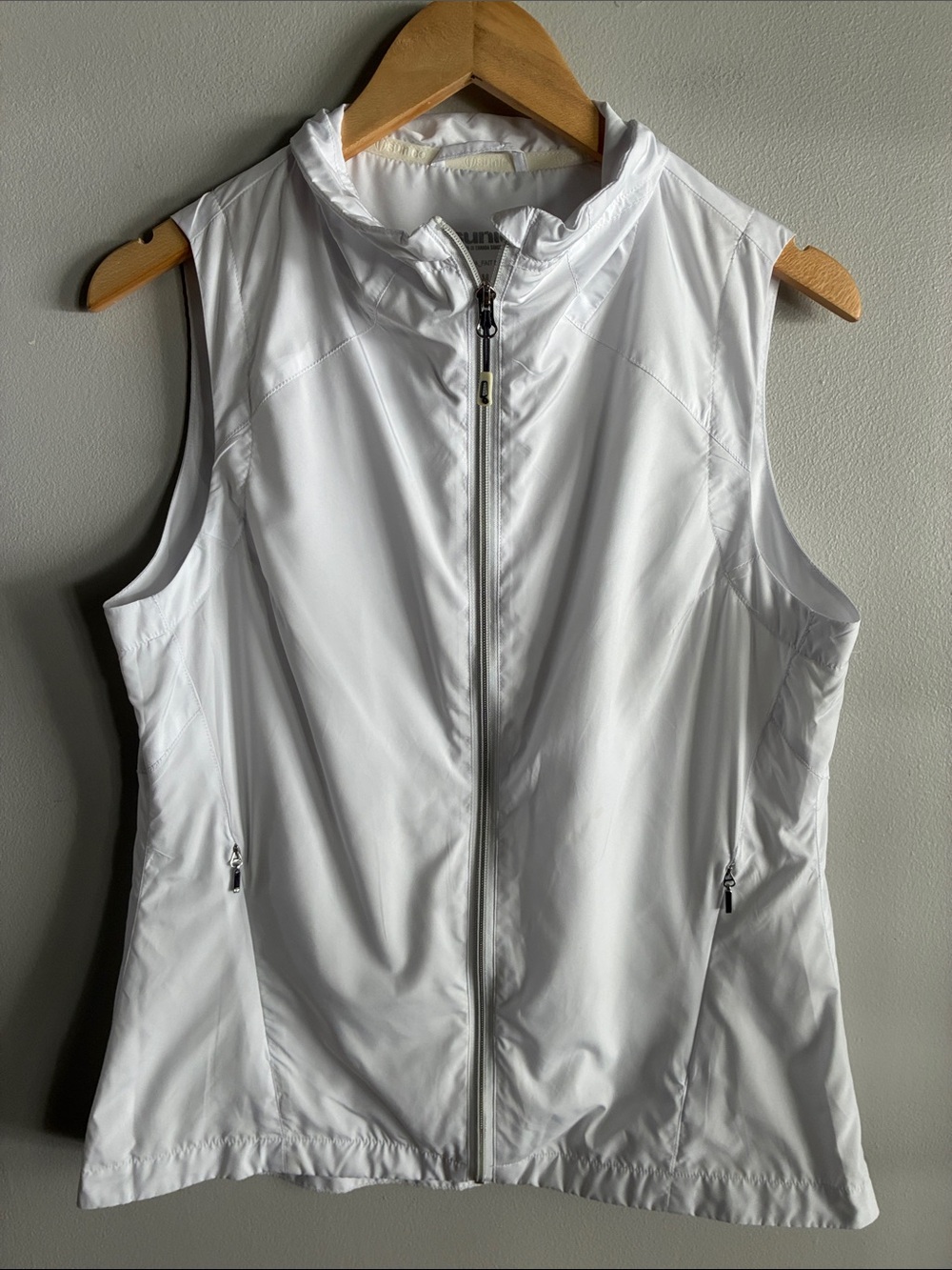 Sunice Women’s M White Full Zip Golf Wind Vest Lightweight Performance